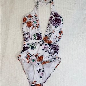NWT! Cupshe floral one piece, halter neck.…
